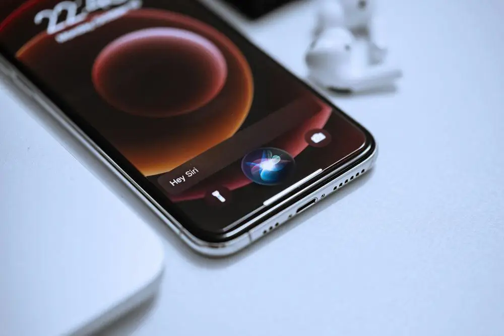 Tips Memanfaatkan Google Assistant dan Siri Secara Maksimal