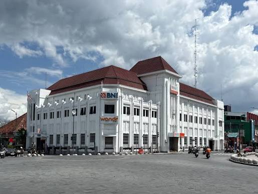 Uang Berputar, Kredit Lama Ditutup, Siapa Sebenarnya yang Diuntungkan?