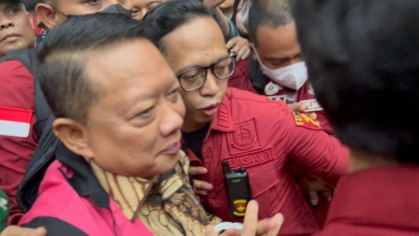 Rp203 Miliar Lewat Kantor Hukum, SGD5 Juta untuk Tak Jadi Tersangka: Dakwaan Febrie Buka Jejak Uang