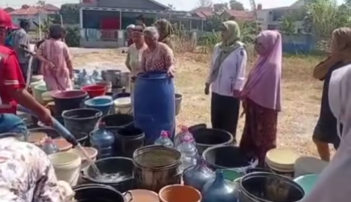 PMI Kabupaten Tegal Salurkan 1,05 Juta Liter Air Bersih ke 40 Desa Terdampak Kekeringan