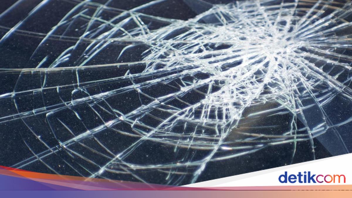 Sopir Pikap Tewas Usai Menabrak Truk yang Berhenti di Lampu Merah Krapyak Semarang