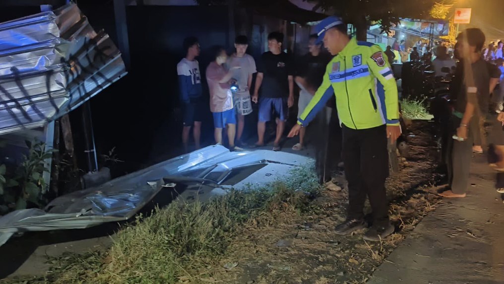 Truk Tronton Diduga Rem Blong di Bumiayu Brebes, Satu Pengendara Motor Tewas