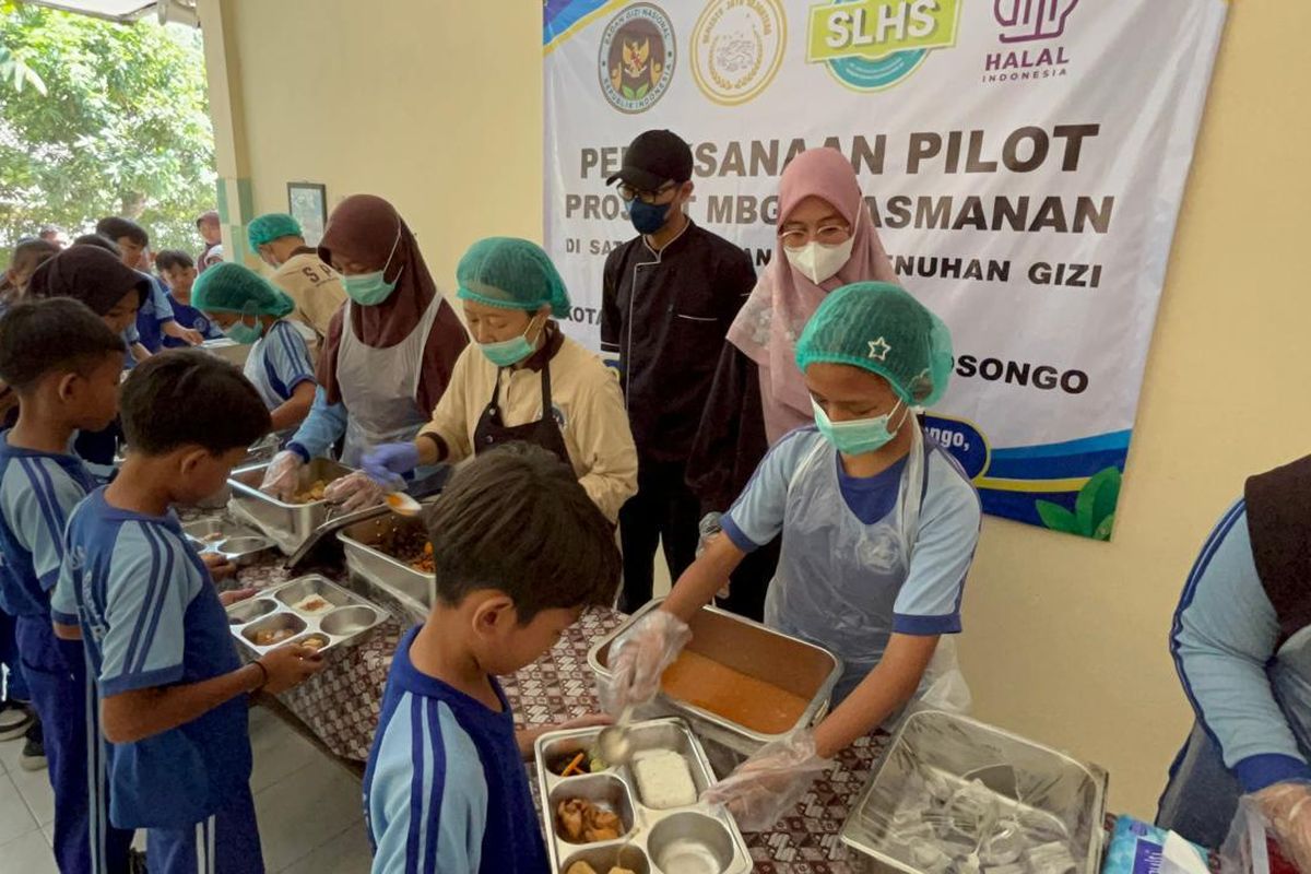 MBG Prasmanan di Solo: Makanan Hangat, Siswa Bisa Ambil Sendiri
