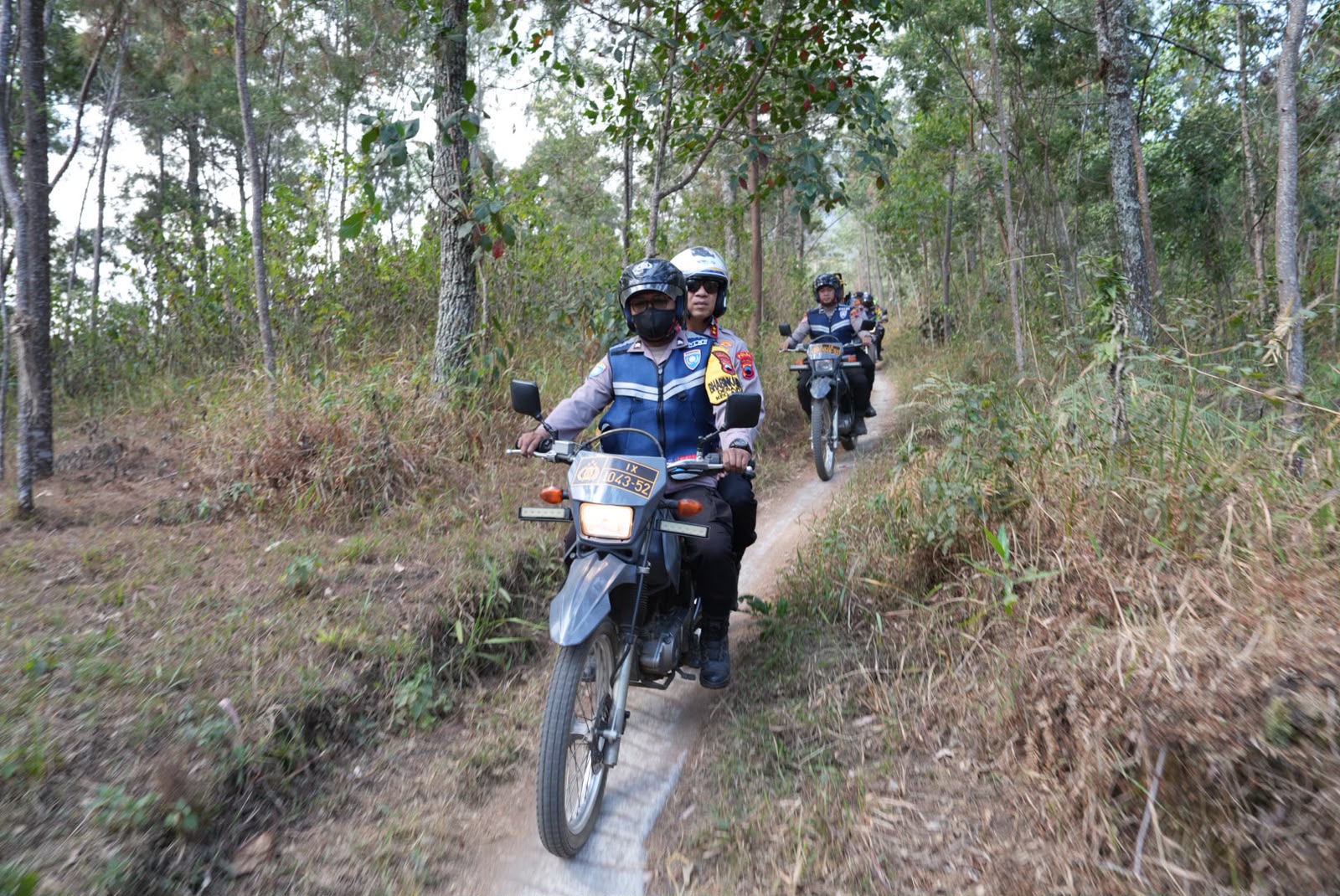 Kapolda Jateng Upayakan Water Bombing dan Modifikasi Cuaca Padamkan Karhutla Lawu
