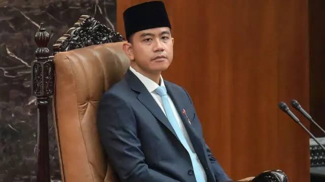 Amir Hamzah Sebut Jokowi Dalangi Operasi Politik Pertahankan Gibran, Ada Apa di Balik Pertemuan Kertanegara?
