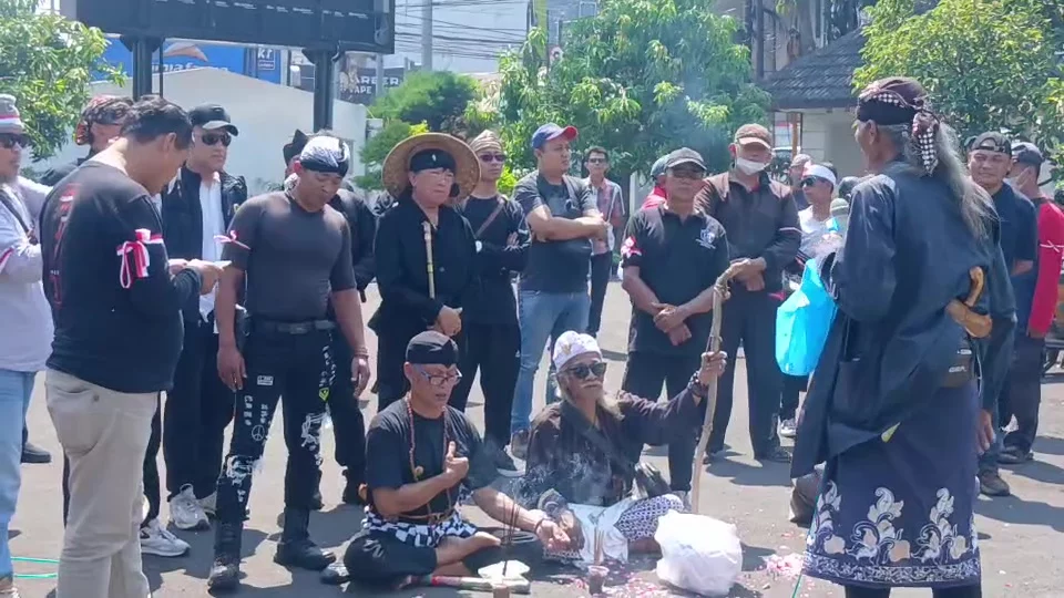 Massa Barmas Geruduk DPRD Kabupaten Semarang, Tolak Geotermal Gunung Ungaran