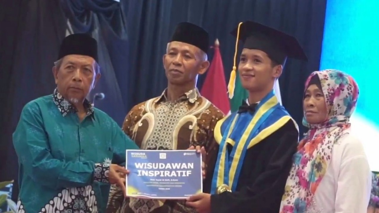 Wisuda Ke-2 UMBS Brebes, 53 Sarjana Dikukuhkan di Bumiayu