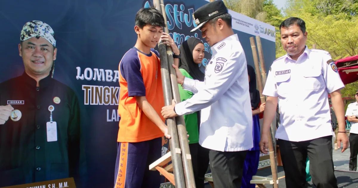 Lomba Egrang dan Gobak Sodor di Slawi Diikuti 139 Tim