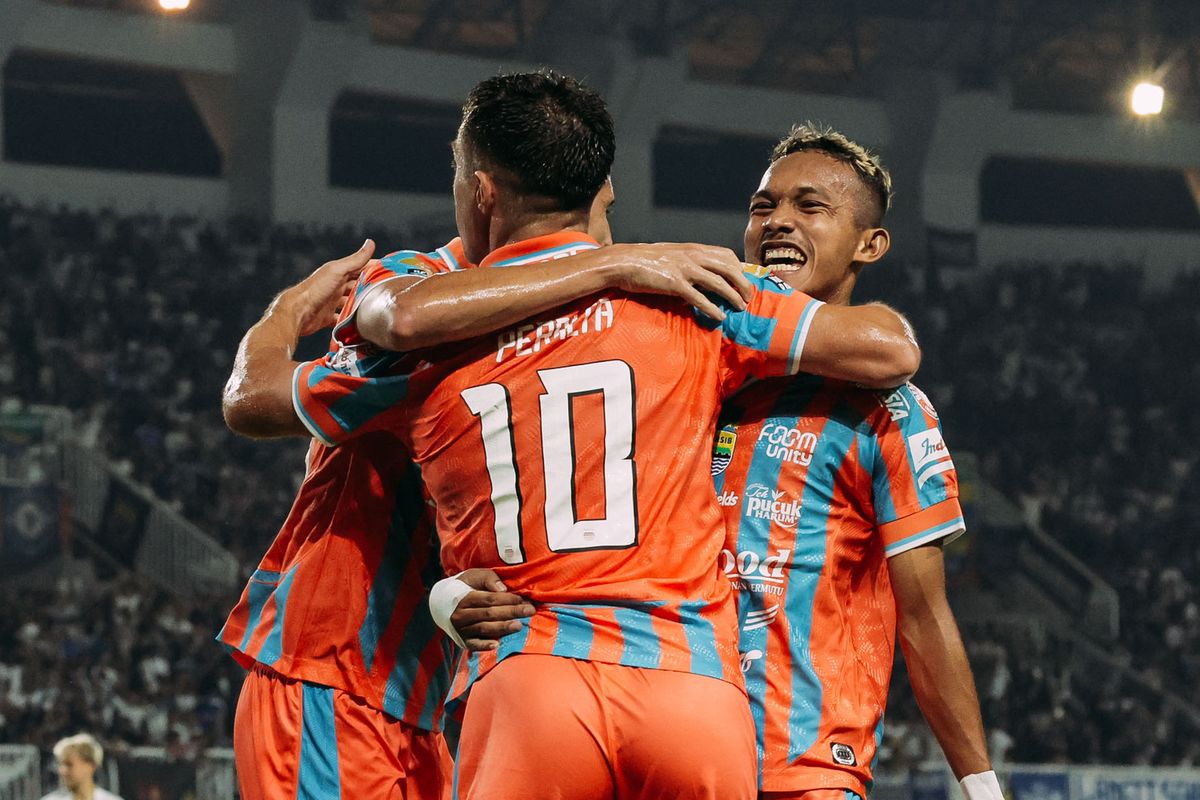 Gol Injury Time Adam Alis Bawa Persib Menang 2-1 atas Garudayaksa
