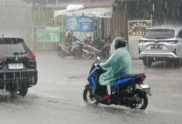 BMKG Peringatkan Hujan Lebat dan Angin Kencang di Jateng, Semarang Berpotensi Hujan Siang Ini