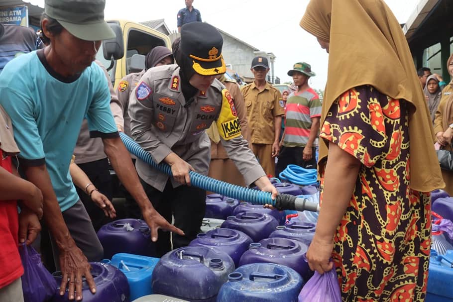 Polres Tegal Salurkan 25.000 Liter Air Bersih untuk Warga Karangmalang Terdampak Kekeringan