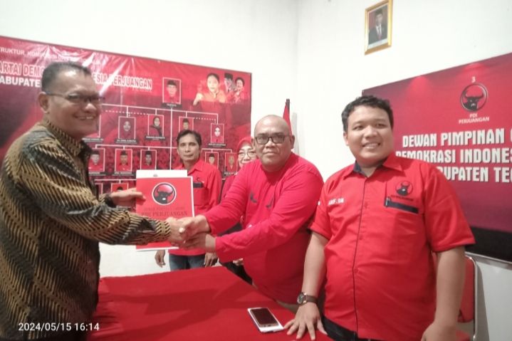 Penyerahan berkas pendaftaran Calon Wakil Bupati Tegal 