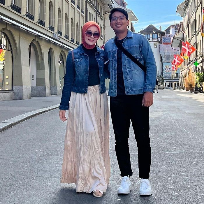 Eril bersama ibunya Atalia Praratya saat di Swiss