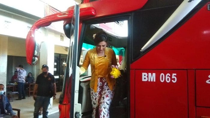 Liena Ozora driver cantik PO Agra Mas