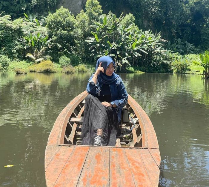 Lina Agustina, siapa tahu ni perahu bisa jalan sendiri kan..