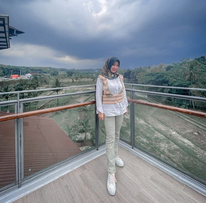 Lina Agustina, November rain