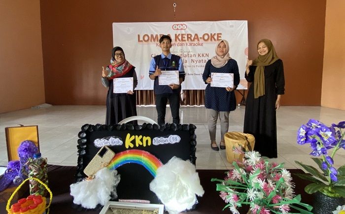 Mahasiswa KKN UIN Walisongo Semarang foto bersama