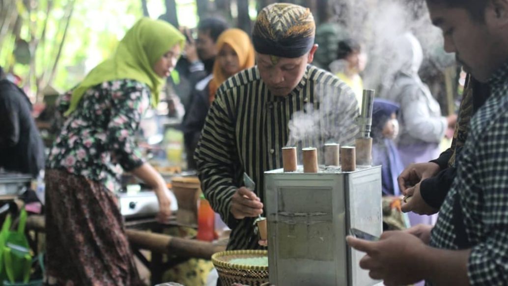 Jajanan Tempo Dulu di Pasar Slumpring