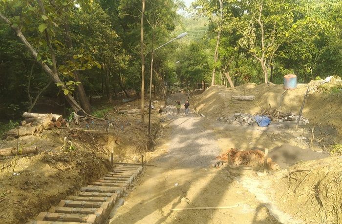 Jalan Menuju Makam Mbah Semdo dalam tahap pembangunan