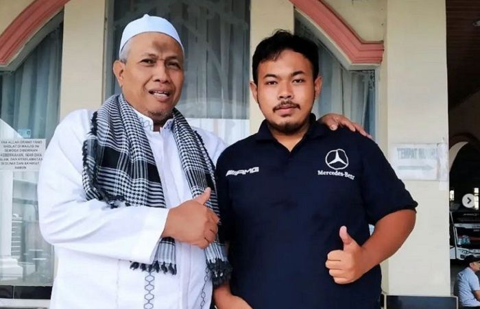 Aditya Wijaksono saat bertemu dengan Haji Haryanto pendiri PO Haryanto