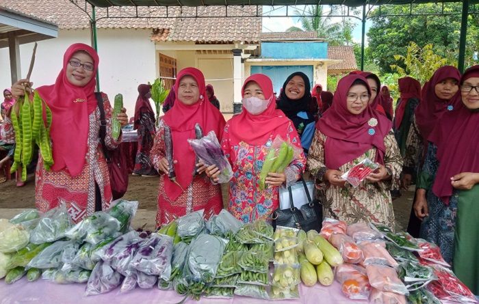 Foto bersama ibu-ibu Pokja III Dusun Semagu