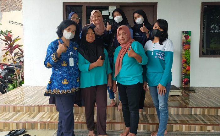 Tim KKN UIN Walisongo Semarag Posko 56 berfoto setelah acara