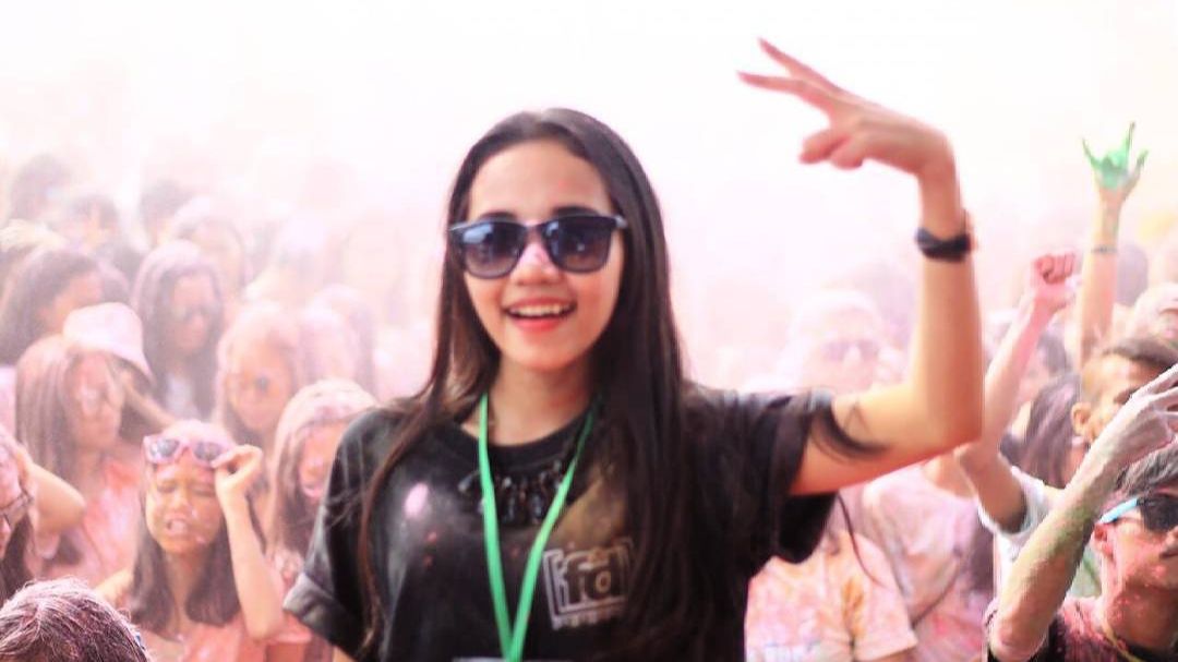 Potret Cantik DJ Indah Cleo