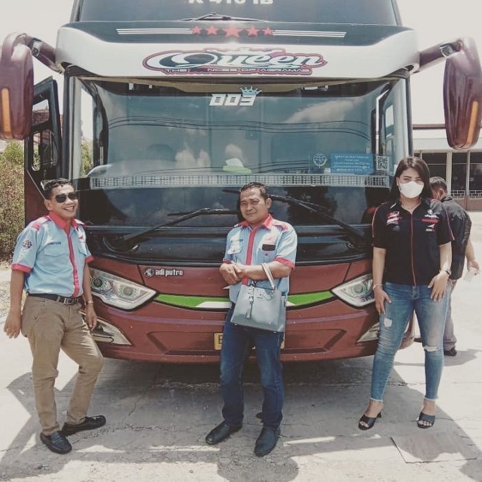 Liena Ozora driver cantik PO Agra Mas