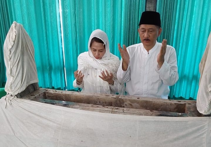 Irnanda Laksanawan melakukan ziarah ke Makam Ki Gede Sebayu selaku pendiri Tegal 