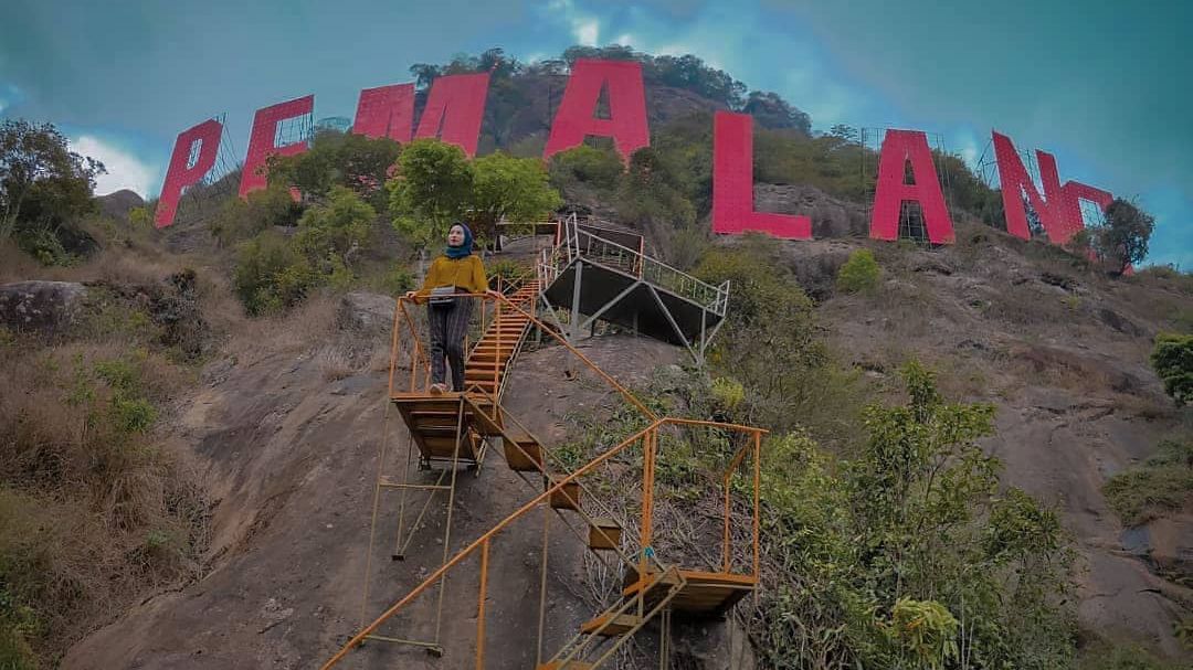 Pesona Tempat Wisata Bukit Mendelem Pemalang