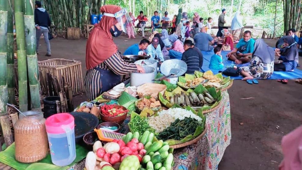 Jajanan Tradisional di Pasar Slumpring