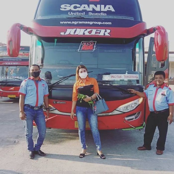 Liena Ozora driver cantik PO Agra Mas