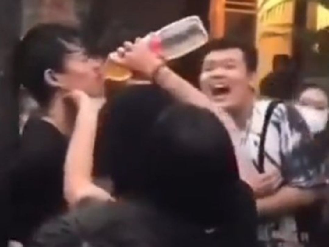 Viral, Pelaku Pelecehan Seksual di Kampus Gunadarma Ditelanjangi, Dicekoki Air Kecing Oleh Mahasiswi