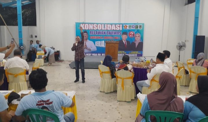 Calon Walikota Tegal 2024-2029, Dedy Yon Supriyono memberikan arahan dihadapan Relawan Barwas 