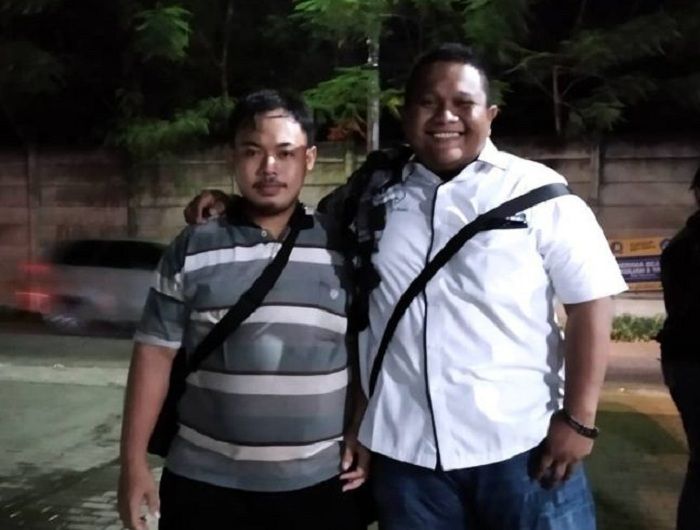Aditya Wijaksono berswafoto dengan Direktur Operasional PO Haryanto, Rian Mahendra