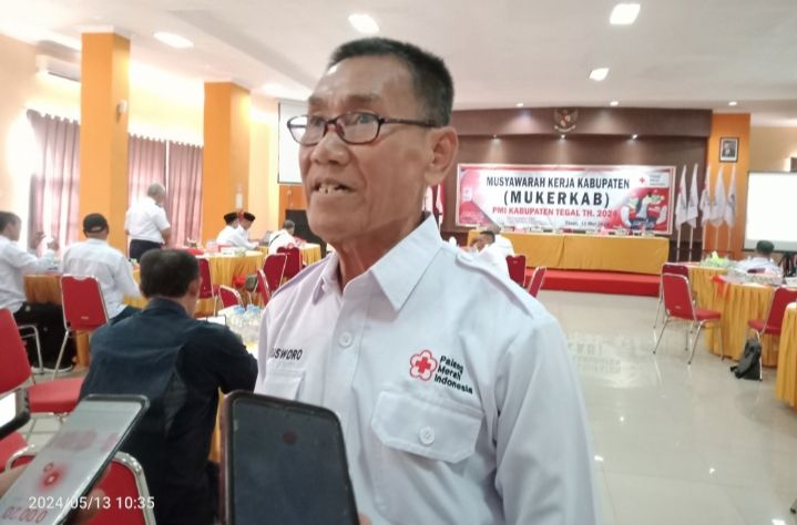 Ketua PMI Kabupaten Tegal, Iman Sisworo saat memberikan keterangan pers