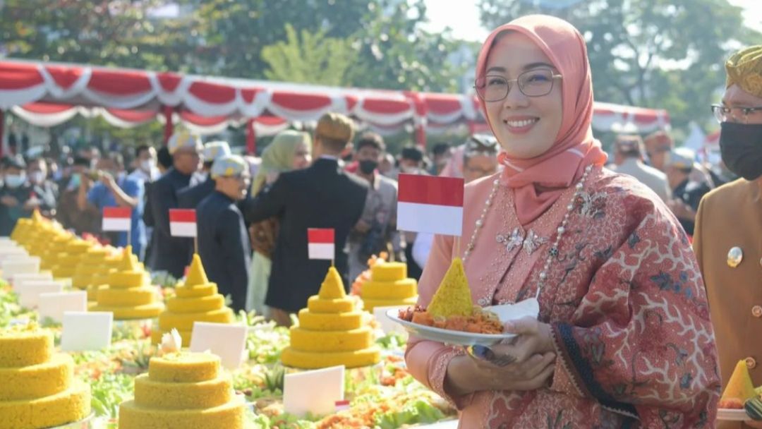 Anne Ratna Mustika Usai Potong Tumpeng