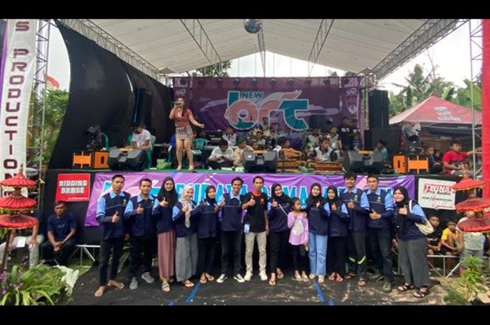 Tim KKN Reguler Kelompok 50 UIN Walisongo Semarang dan Kepala Dusun Tritis