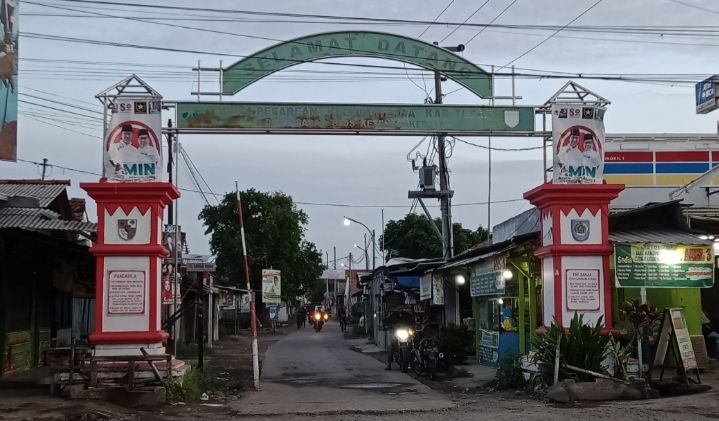 Gerbang Desa Pesarean, Kecamatan Adiwerna, Kabupaten Tegal 