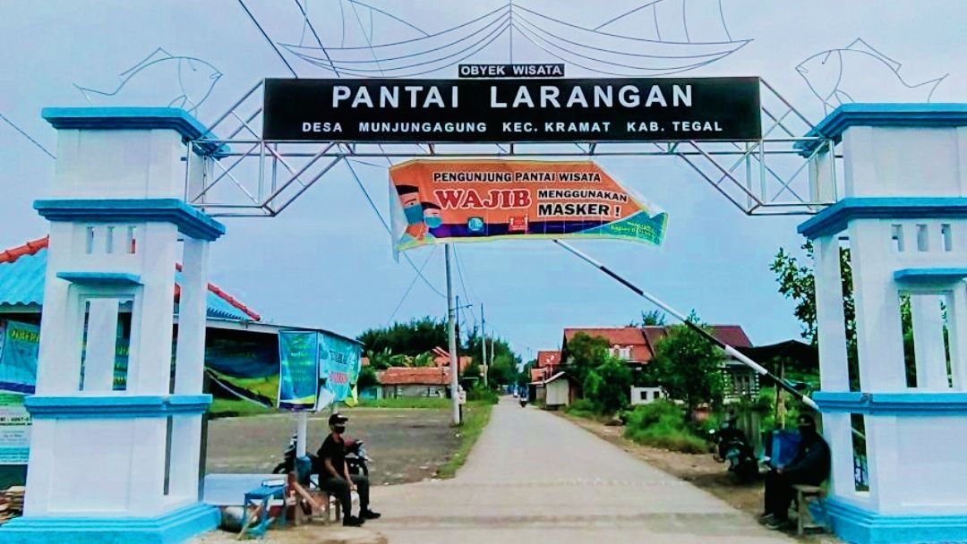 Gerbang pantai larangan Munjung Agung Tegal