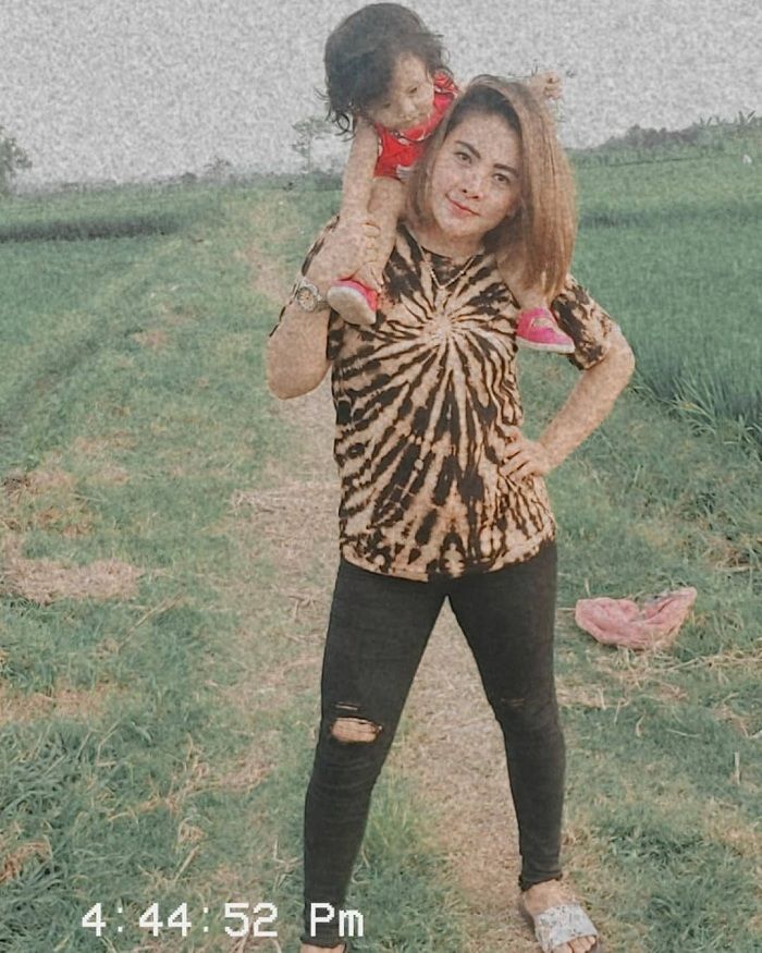 Liena Ozora driver cantik PO Agra Mas