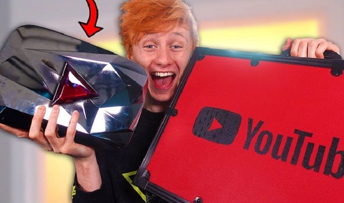 Red Play Button