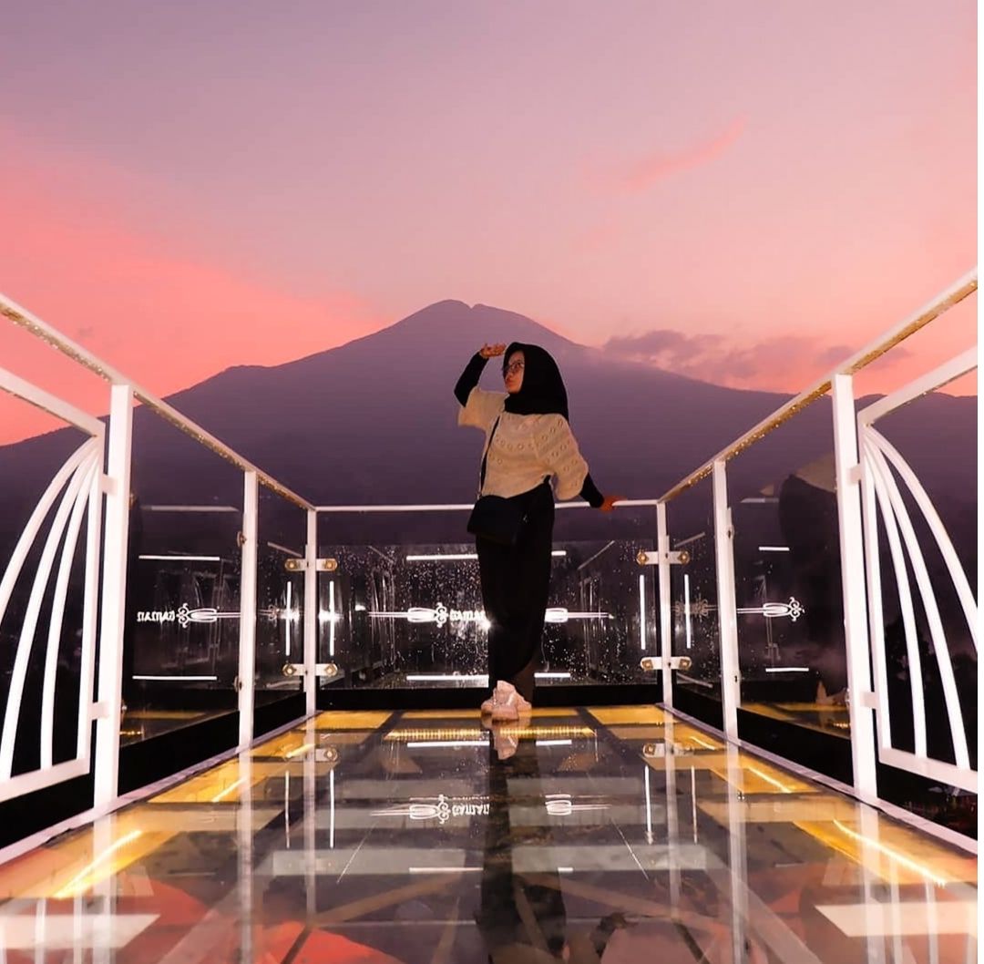 Taman langit bukit tangkeban di senja hari