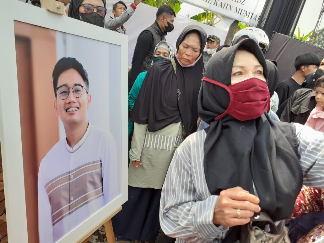 Foto Eril di lokasi pemakaman keluarga Cimaung,Bandung