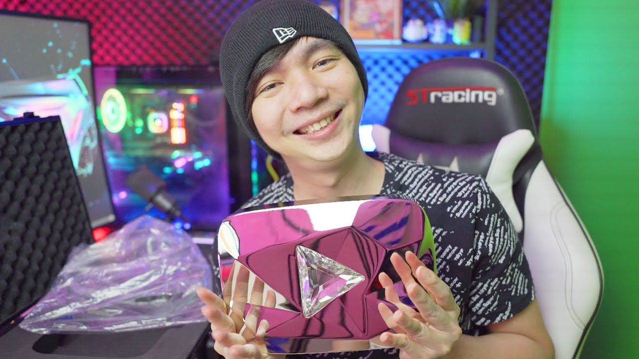 Diamond Play Buttonn