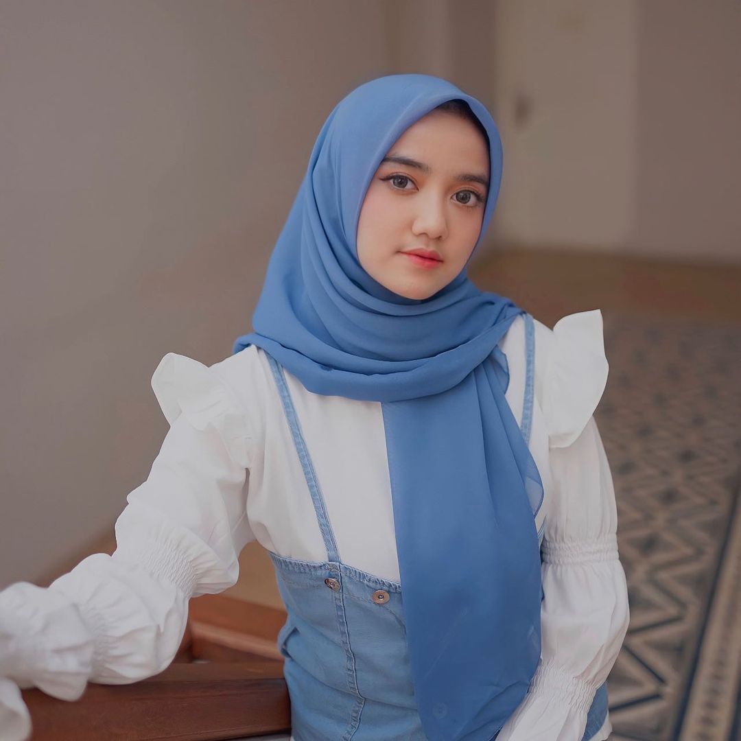 5 Foto Manja Wirda Mansur, Putri Manis Yusuf Mansur. 