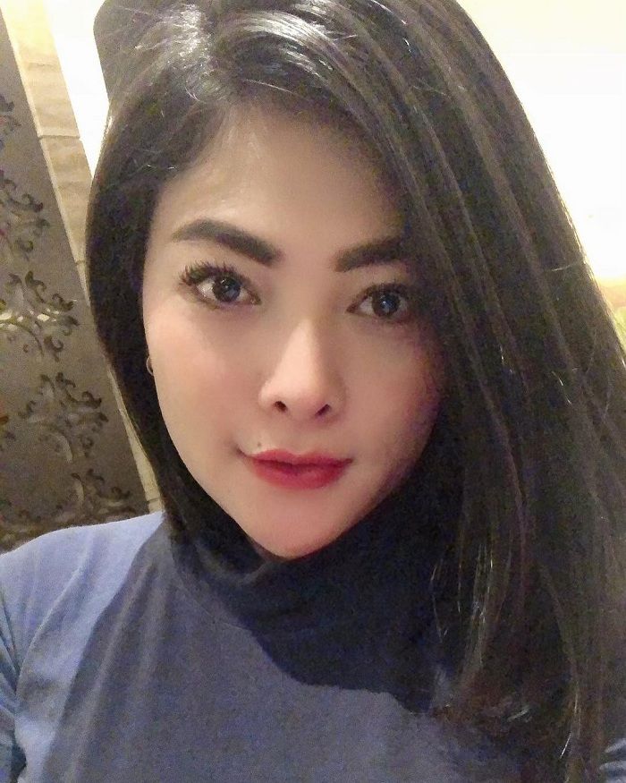 Liena Ozora driver cantik PO Agra Mas