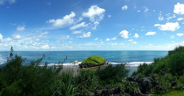 Pantai Ngandong lokasi family gathering Haryanto Mania