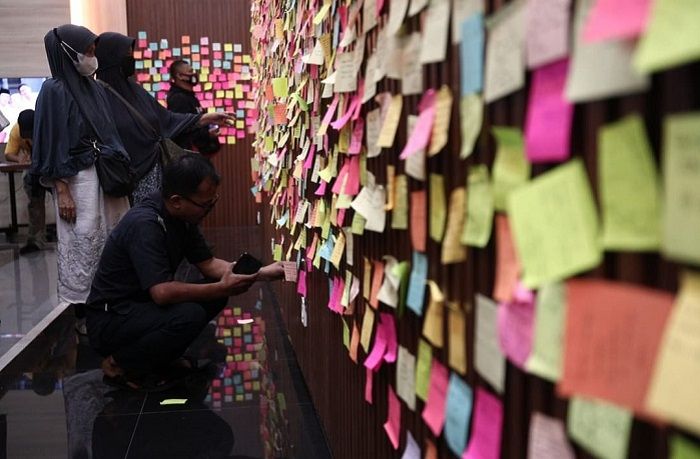 Pemakaman Eril Senin 13 Juni 2022: Ribuan Sticky Note Doa Warga Bandung Hiasi Gedung Pakuan