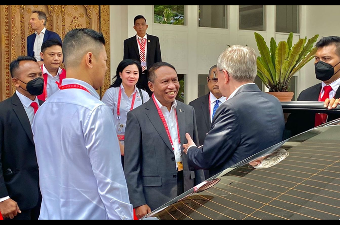 Menpora Zainudin Amali Sambut Kedatangan Presiden IOC di Bali